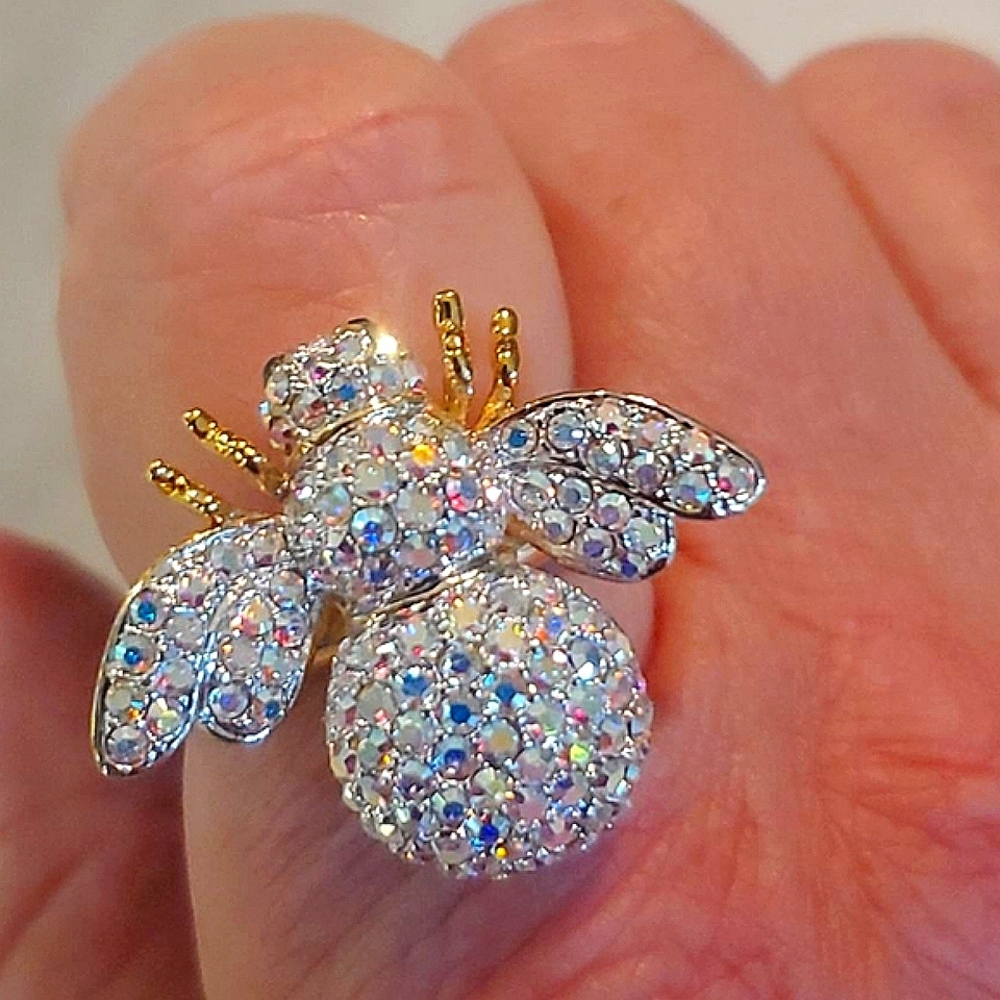 Joan Rivers Sparkling Goldtone With Sparkling Crystals "I Am A Winner" Bee Ring.